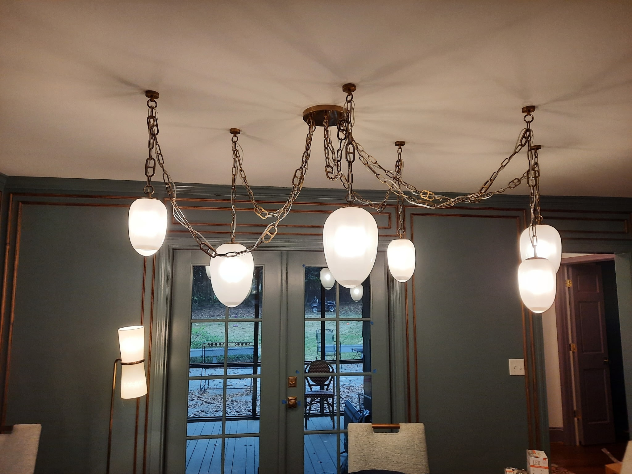 Linear pendant lighting installation in a dining room
